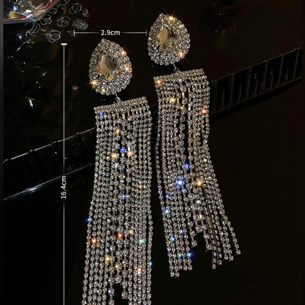 Elegant Silver Crystal Drop Earrings - Picture 3 of 3